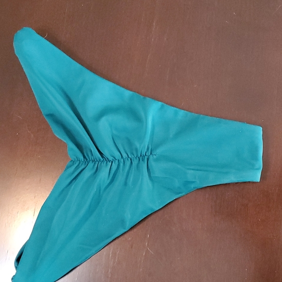New Pretty little thing teal colored high cut Bikini bottoms size 4 - Picture 2 of 6